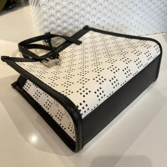Marc Jacobs★H007L01SP22★Perforated Grind Tote Bag